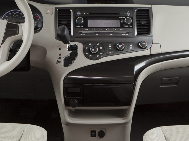 2013 Toyota Sienna SE 8 Passenger