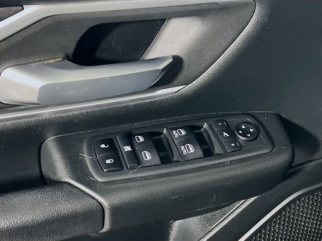 2020 RAM 1500 Big Horn Crew Cab 4x4 5'7" Box