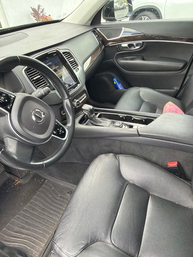 2016 Volvo XC90 T6 Momentum