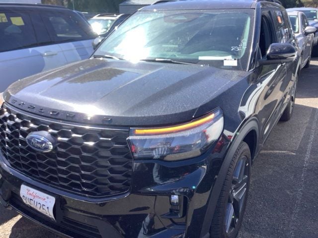 2025 Ford Explorer ST-LINE 4WD (PL535)'s photo