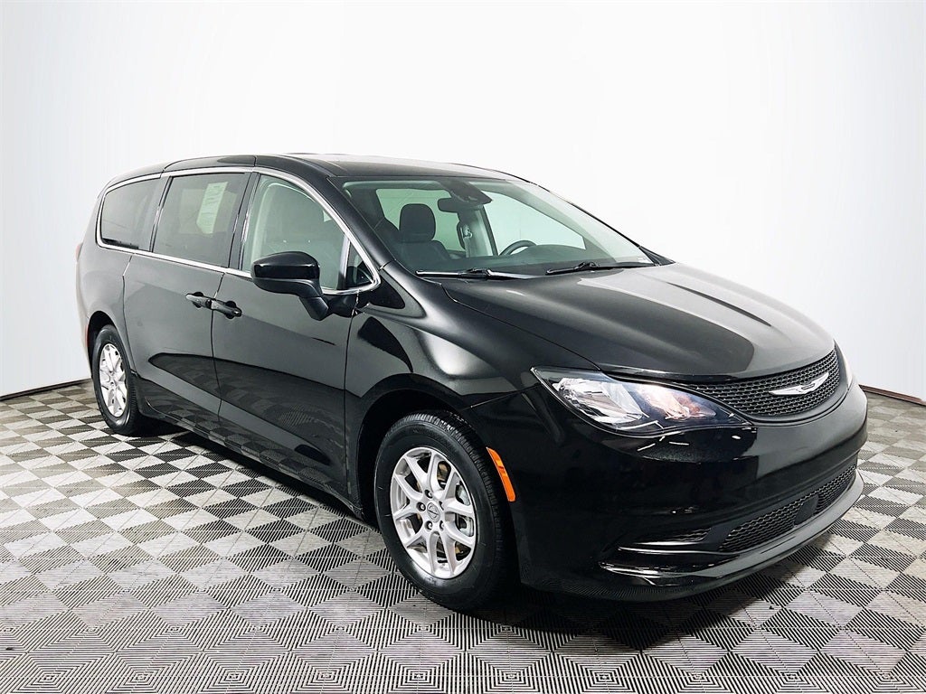 2024 Chrysler Voyager LX