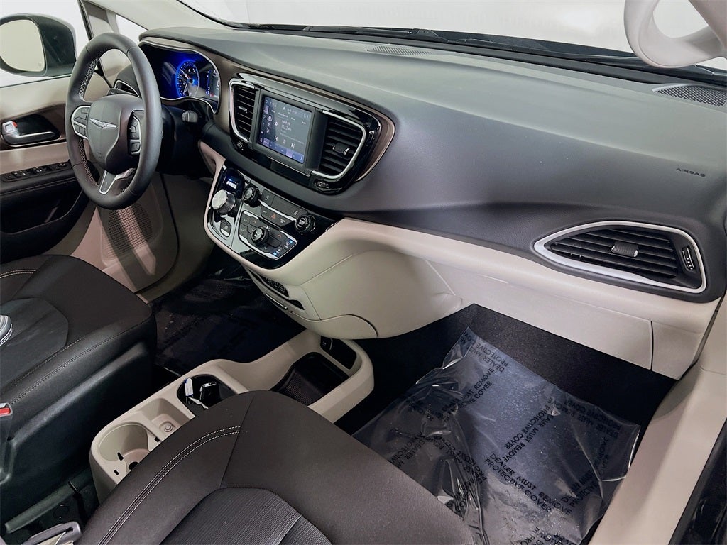 2024 Chrysler Voyager LX