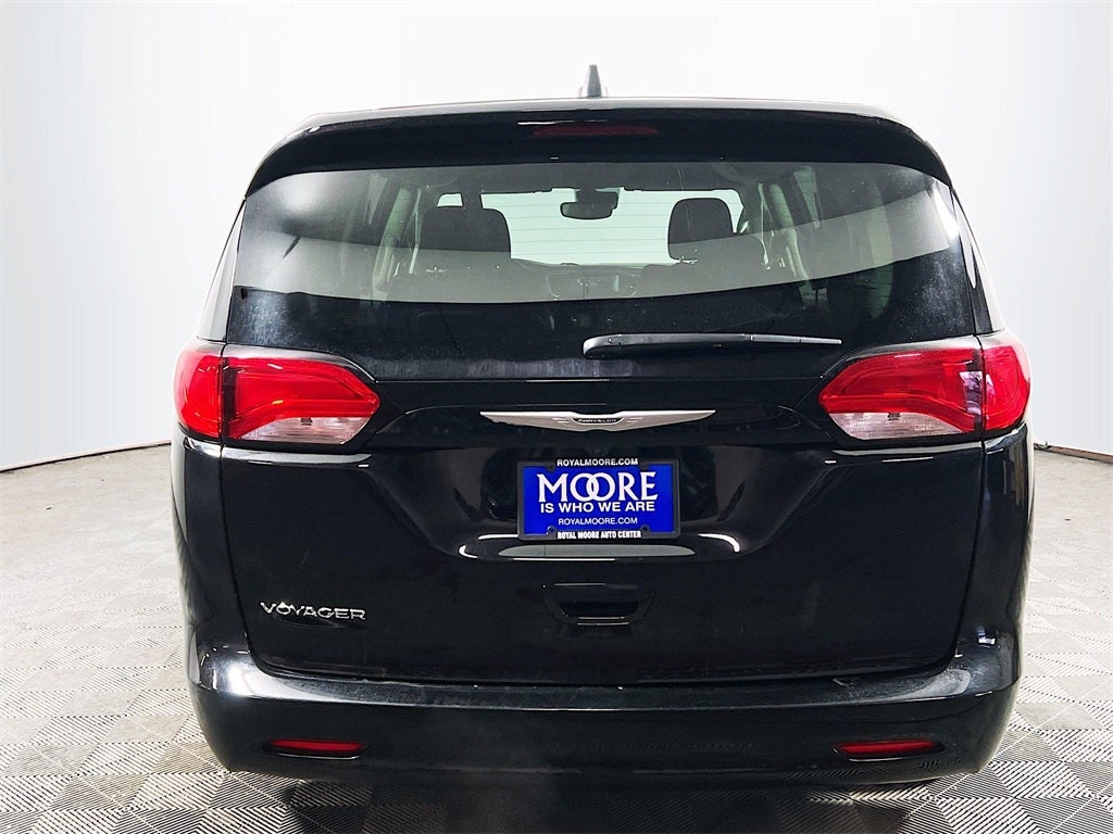 2024 Chrysler Voyager LX