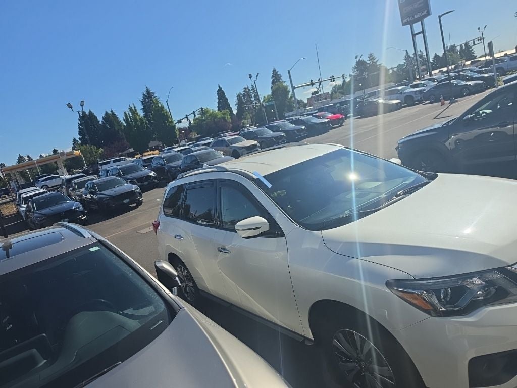 2020 Nissan Pathfinder SV