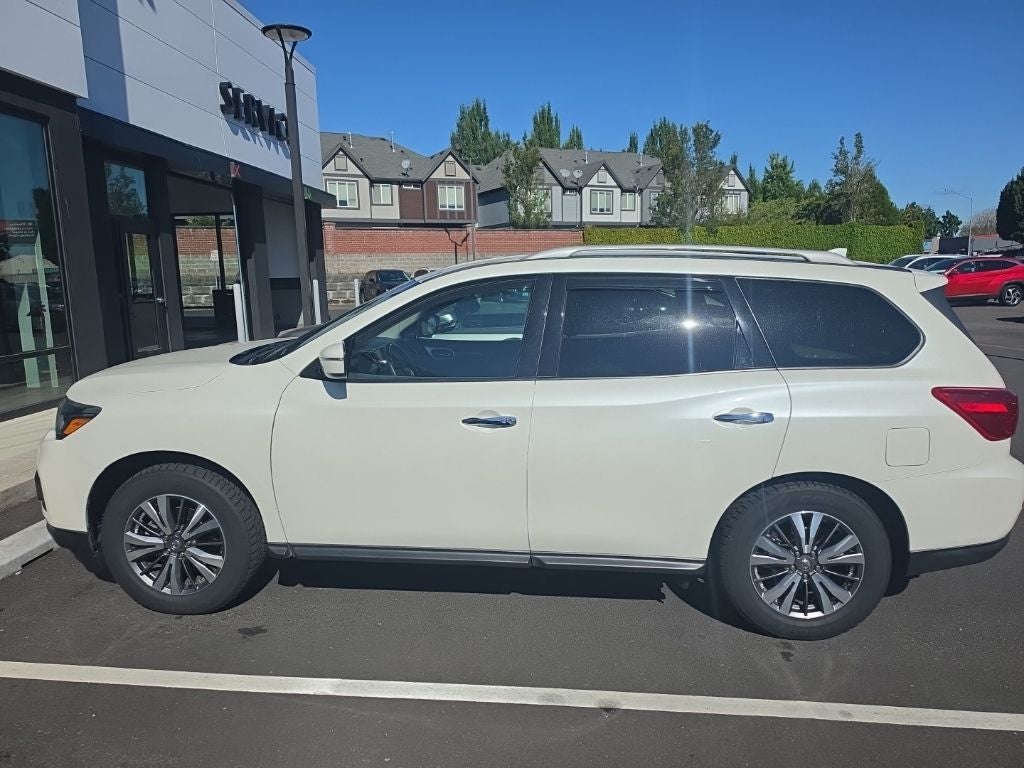 2020 Nissan Pathfinder SV