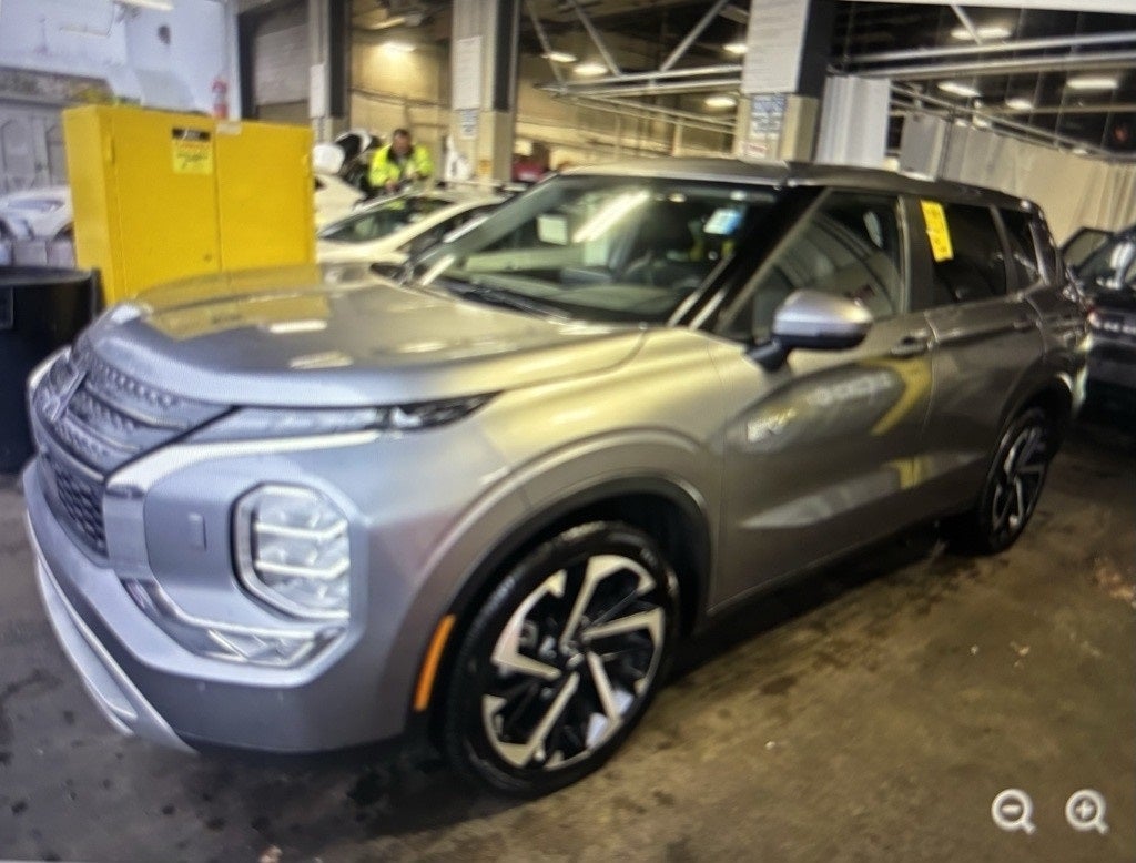 2023 Mitsubishi Outlander PHEV SE
