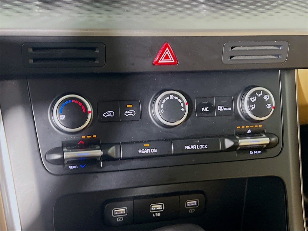 2024 Kia Carnival LX