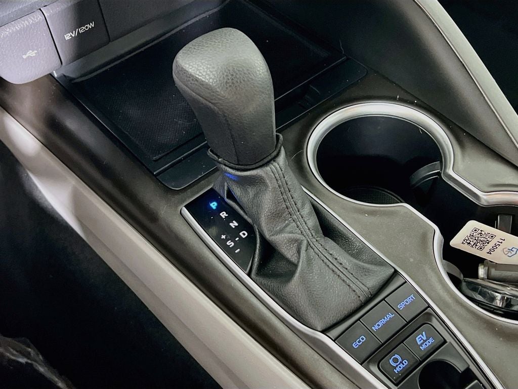 2022 Toyota Camry Hybrid LE