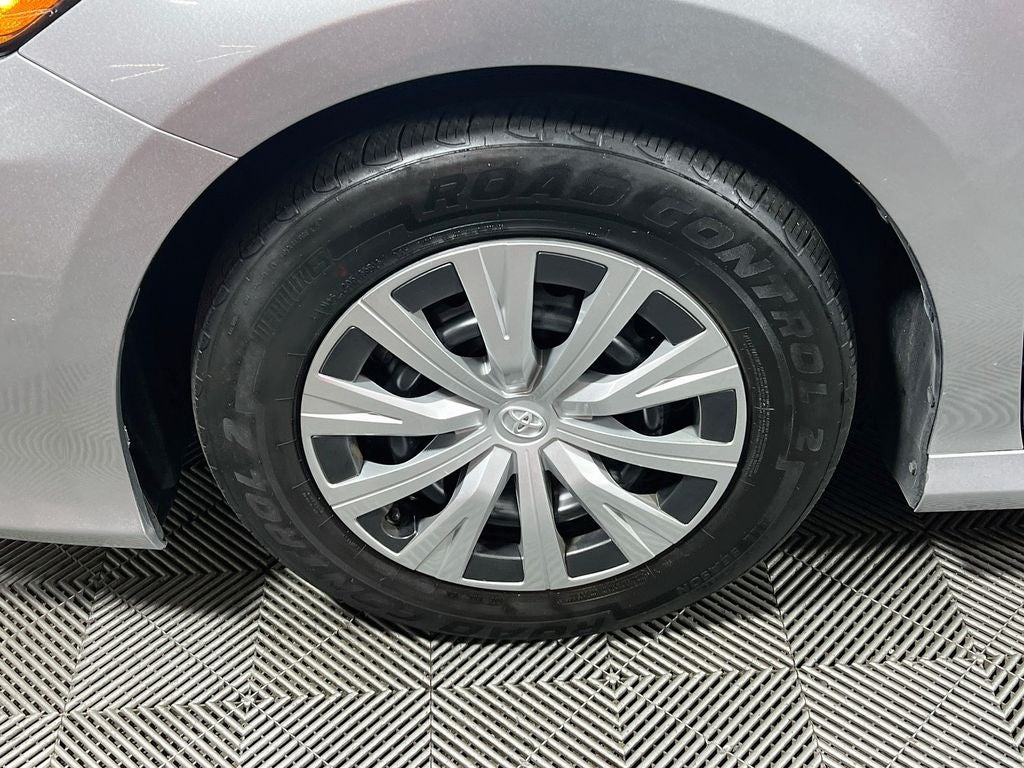 2022 Toyota Camry Hybrid LE