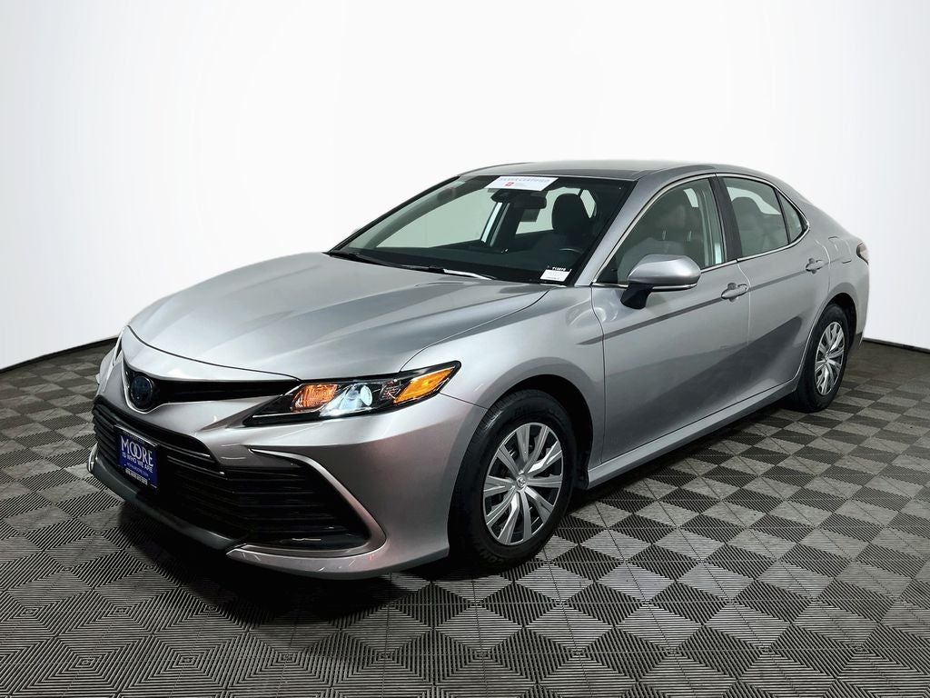 2022 Toyota Camry Hybrid LE