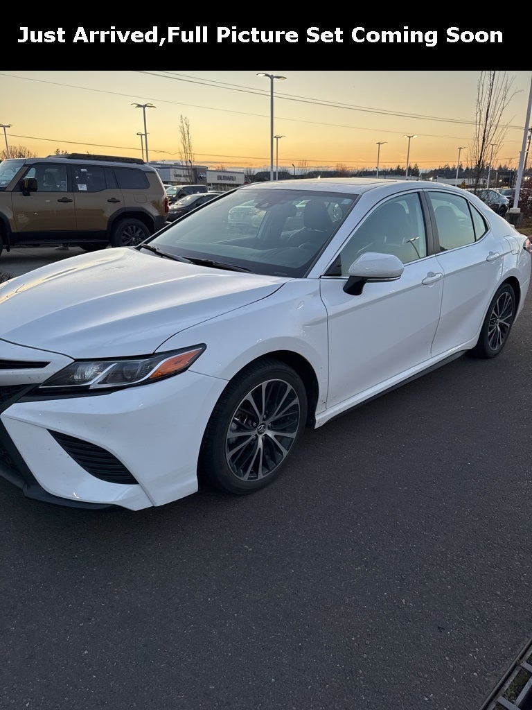 2020 Toyota Camry SE