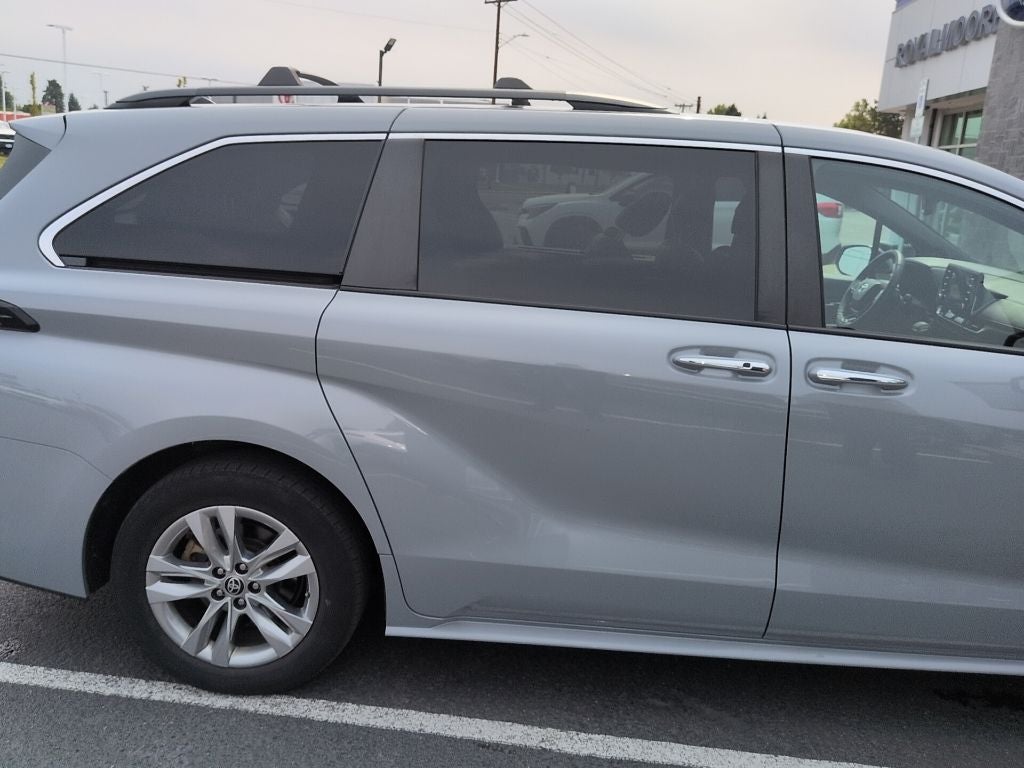 2022 Toyota Sienna Woodland Edition