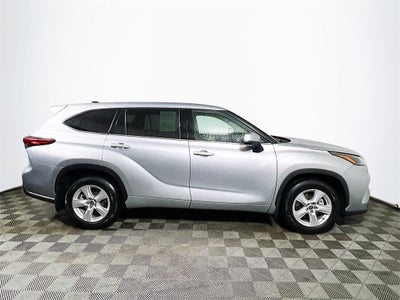 2022 Toyota Highlander LE