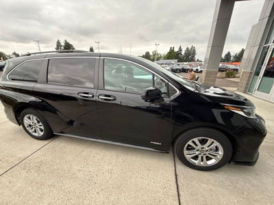 2021 Toyota Sienna XSE 7 Passenger