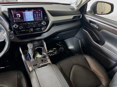 2021 Toyota Highlander Hybrid Platinum