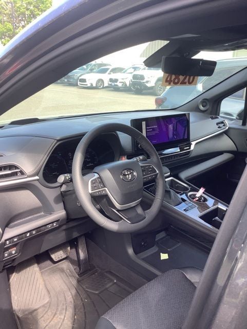 2025 Toyota Sienna Platinum 7 Passenger