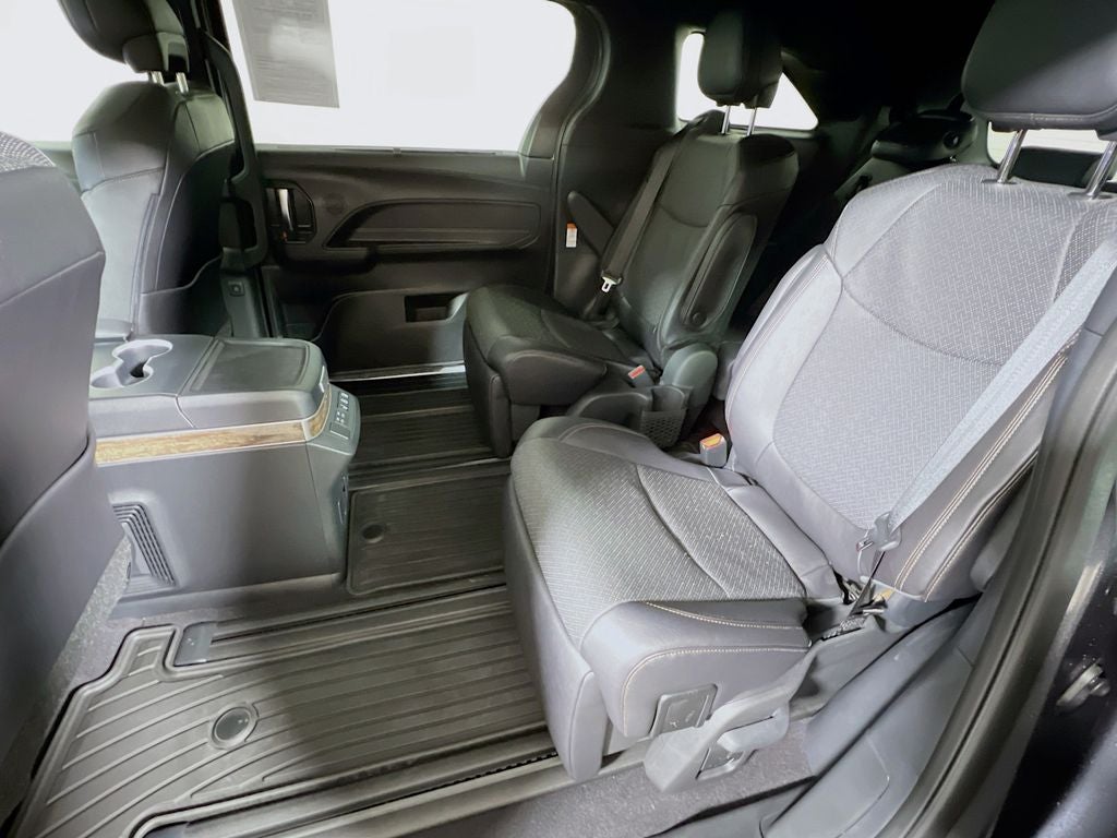 2025 Toyota Sienna Platinum 7 Passenger