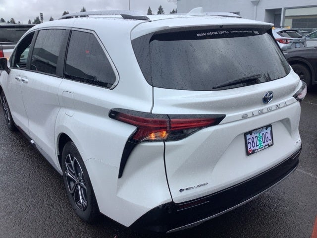 2025 Toyota Sienna Platinum 7 Passenger