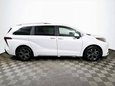 2025 Toyota Sienna Platinum 7 Passenger