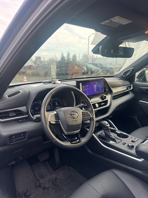 2025 Toyota Highlander LE