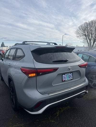 2025 Toyota Highlander LE