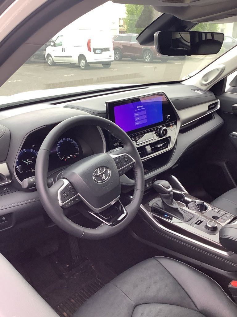 2025 Toyota Highlander LE