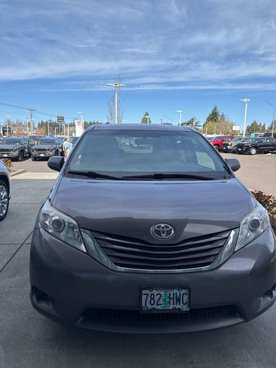 2015 Toyota Sienna LE 8 Passenger