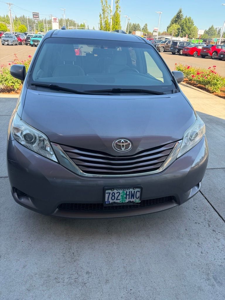 2015 Toyota Sienna LE 8 Passenger