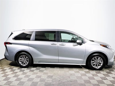 2024 Toyota Sienna LE 8 Passenger