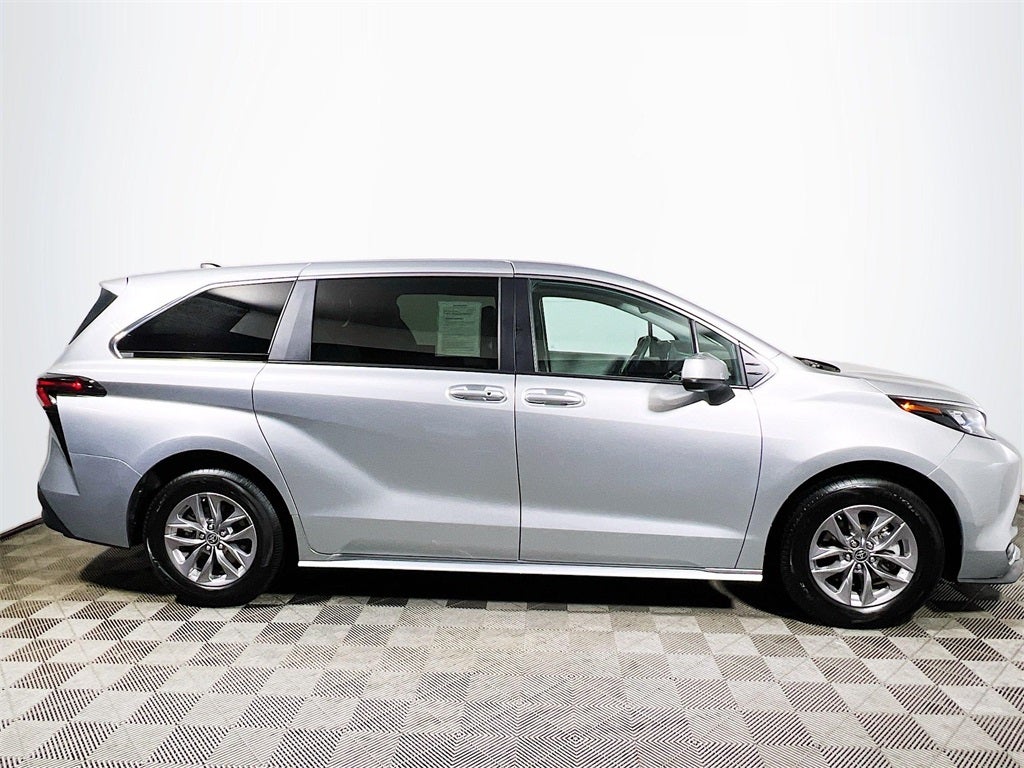 2024 Toyota Sienna LE 8 Passenger