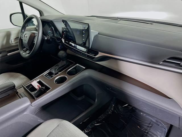 2024 Toyota Sienna LE 8 Passenger
