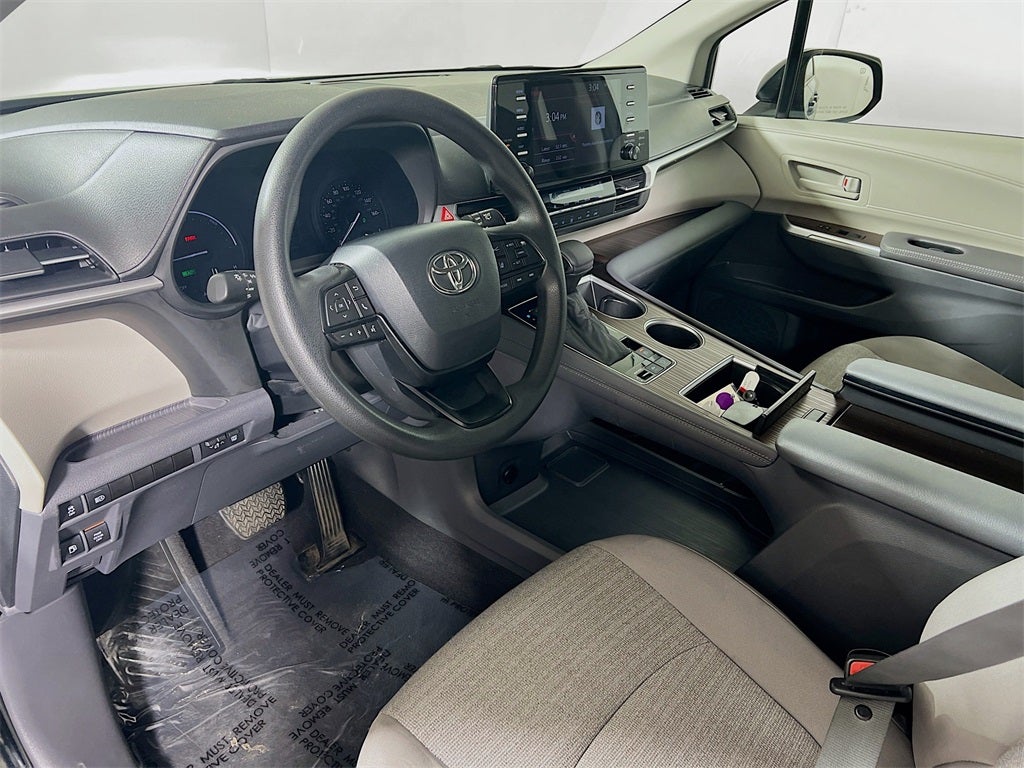 2024 Toyota Sienna LE 8 Passenger