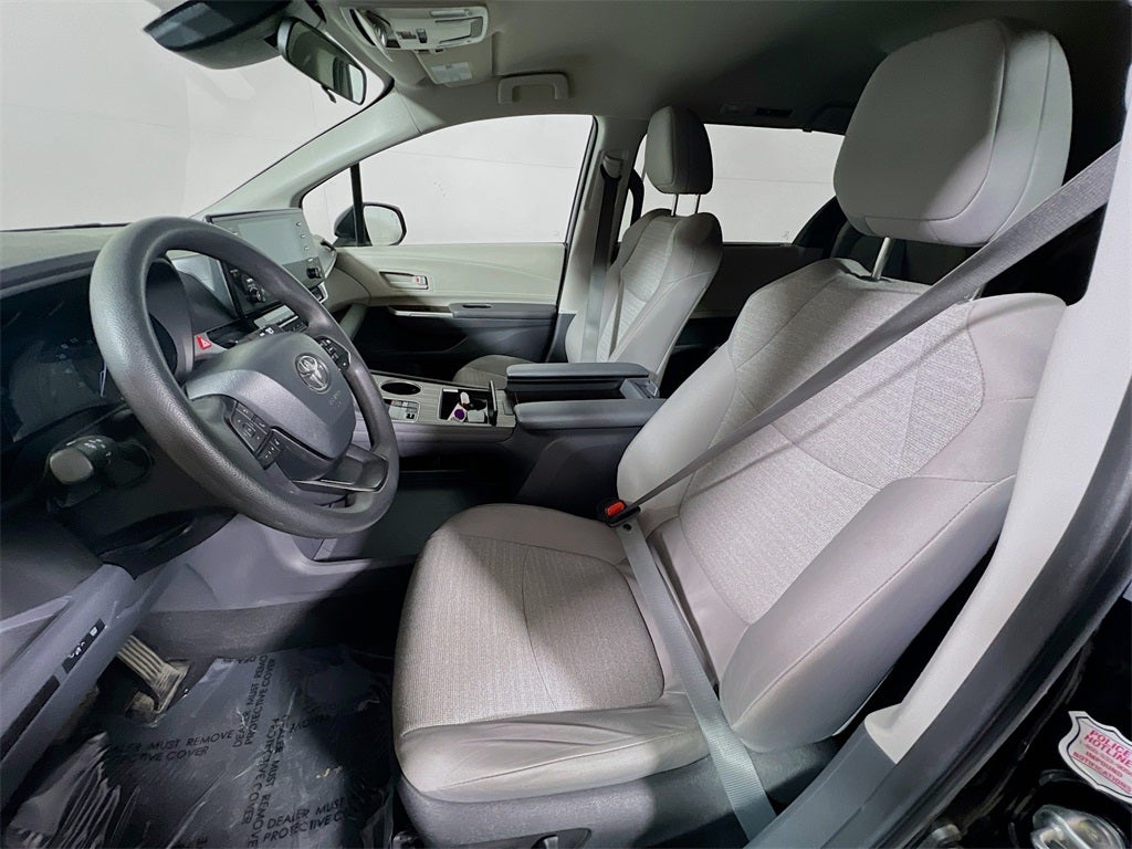 2024 Toyota Sienna LE 8 Passenger