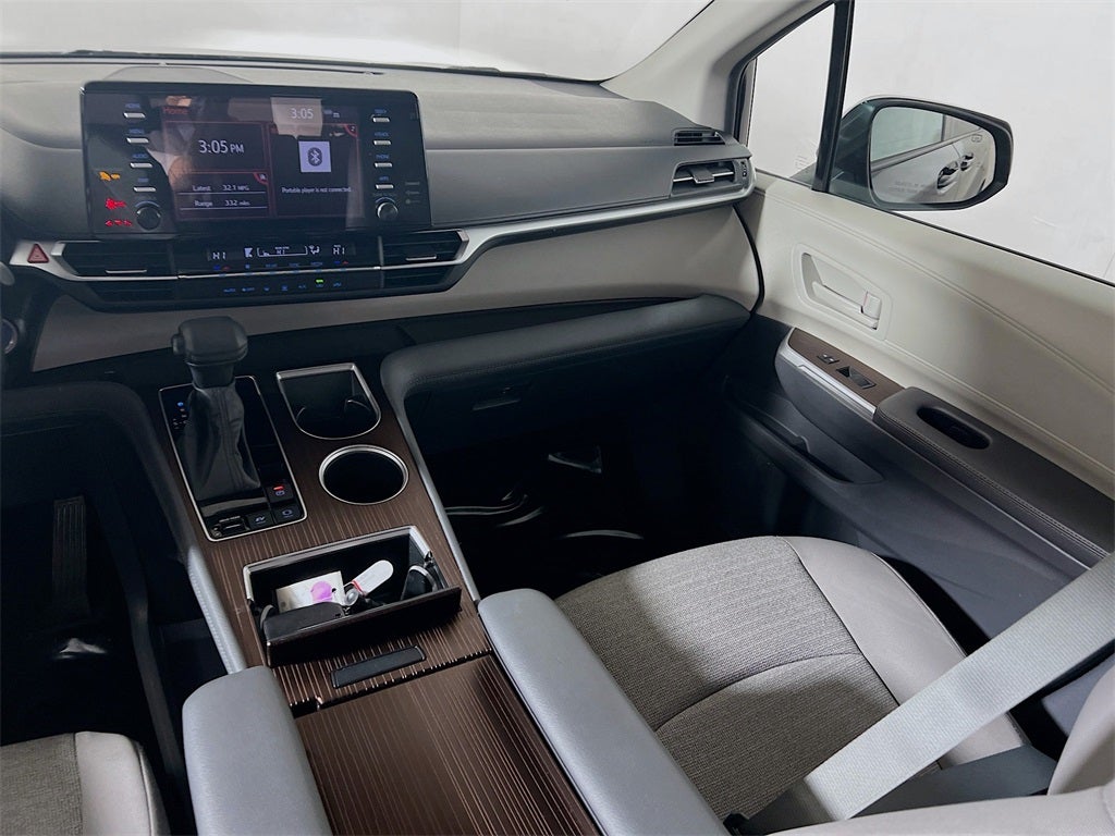 2024 Toyota Sienna LE 8 Passenger