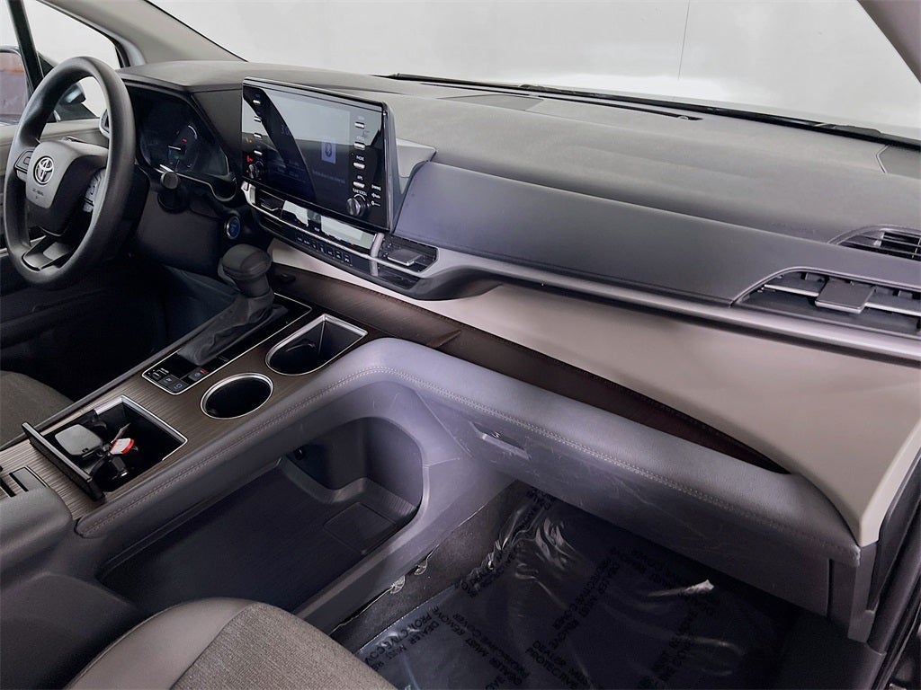 2024 Toyota Sienna LE 8 Passenger