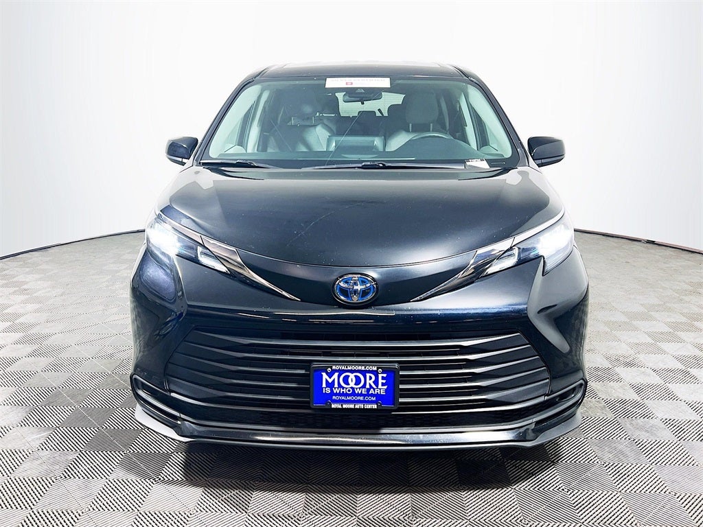 2024 Toyota Sienna LE 8 Passenger