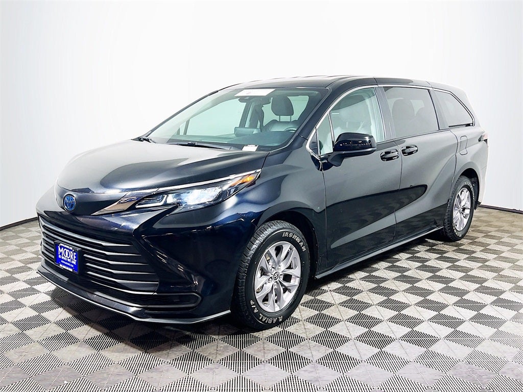 2024 Toyota Sienna LE 8 Passenger