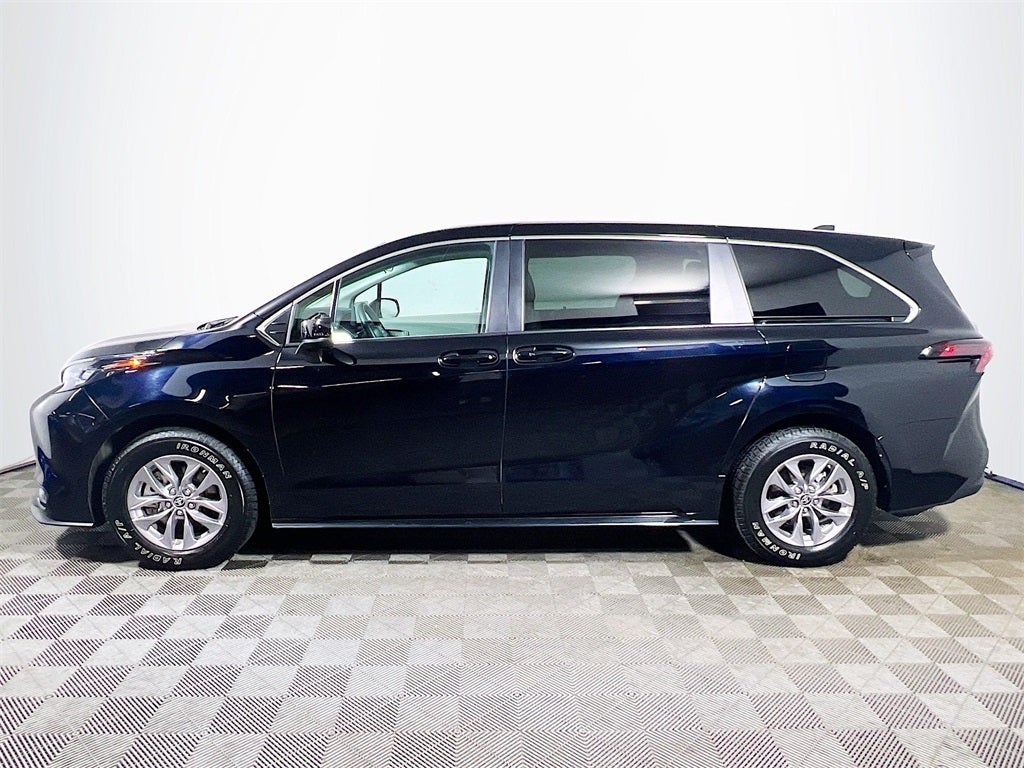 2024 Toyota Sienna LE 8 Passenger