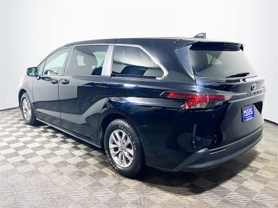 2024 Toyota Sienna LE 8 Passenger