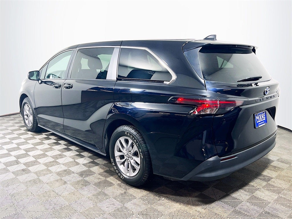 2024 Toyota Sienna LE 8 Passenger