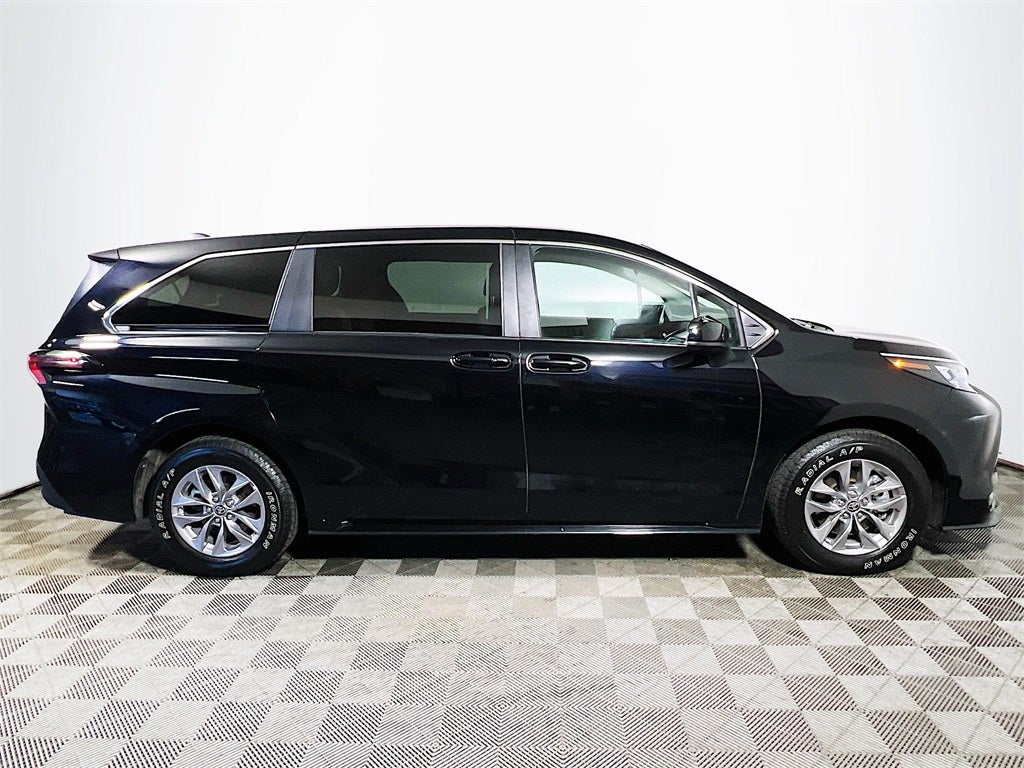2024 Toyota Sienna LE 8 Passenger