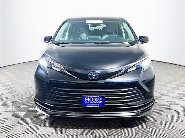 2024 Toyota Sienna LE 8 Passenger