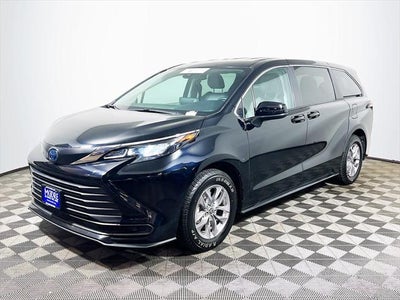 2024 Toyota Sienna LE 8 Passenger