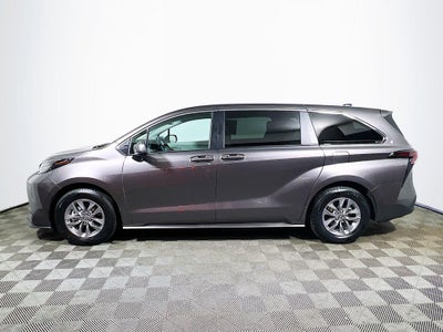 2023 Toyota Sienna LE 8 Passenger