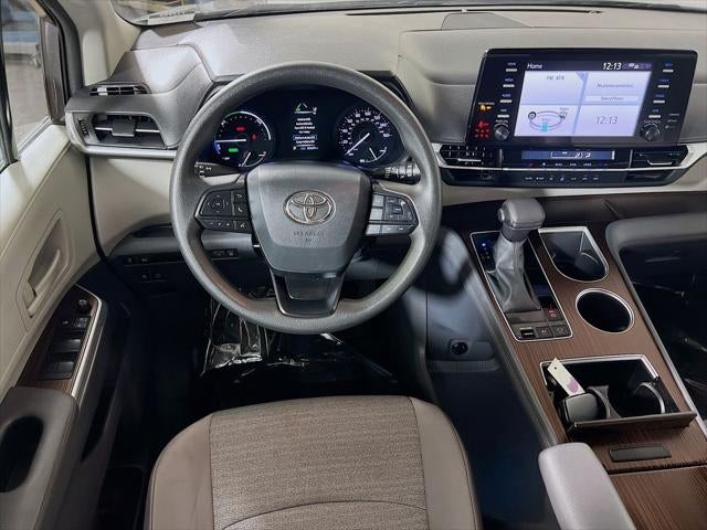 2023 Toyota Sienna LE 8 Passenger