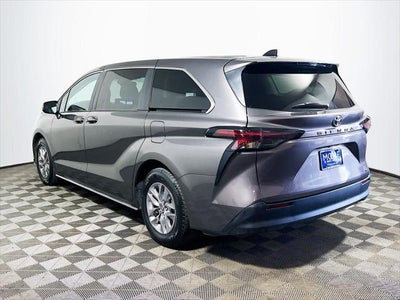 2023 Toyota Sienna LE 8 Passenger
