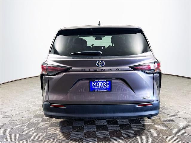 2023 Toyota Sienna LE 8 Passenger