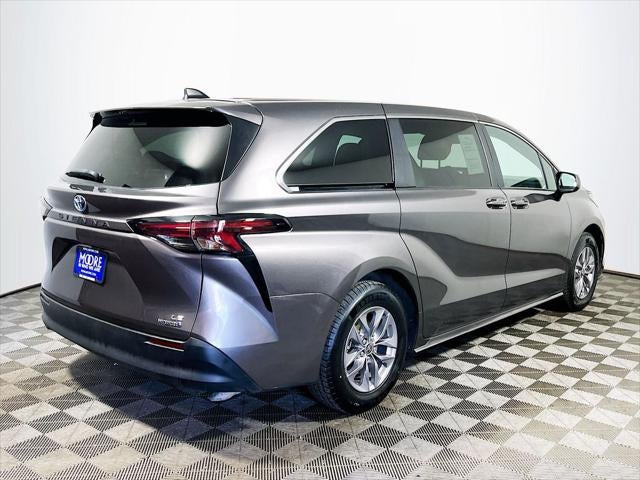2023 Toyota Sienna LE 8 Passenger