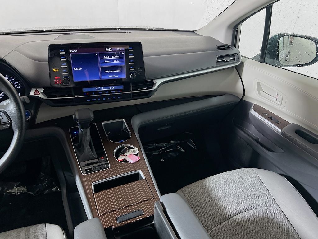 2022 Toyota Sienna LE 8 Passenger