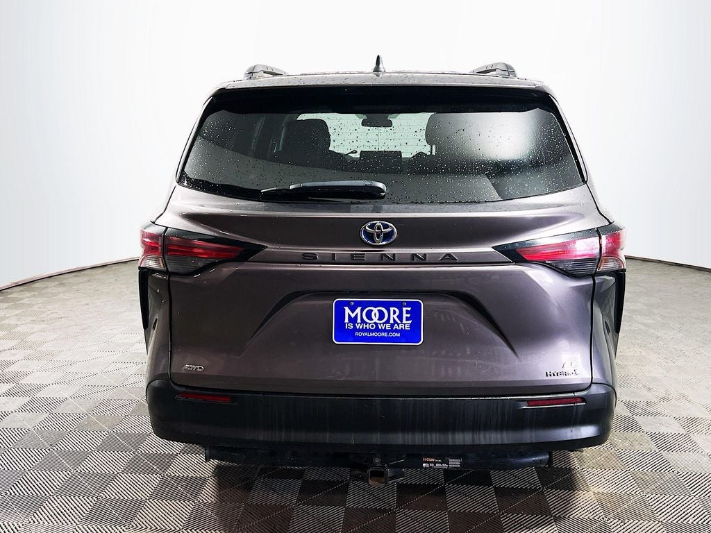 2022 Toyota Sienna LE 8 Passenger
